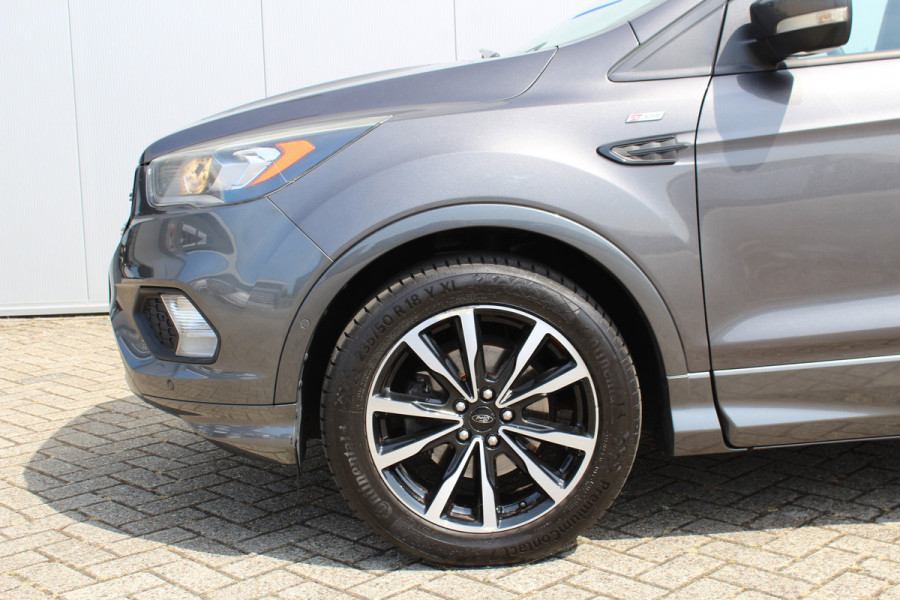 Ford Kuga 1.5-120pk EcoBoost ST Line. Erg mooie en luxe Kuga ST-Line. Trekgewicht 1.800kg ! Volautm. airco, elektr. panoramadak, elektr. achterklep, navigatie, telefoonvoorb., Apple carplay/Android auto., trekhaak, leer/alcantara bekleding, lane assist, cruise cntrl, camera etc etc.