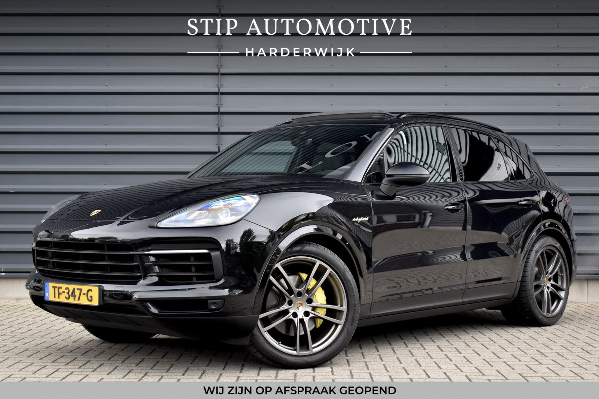 Porsche Cayenne 3.0 E-Hybrid 462pk | Panoramadak | Matrix PDLS+  | Sport Chrono | Trekhaak wegkl. | Bose | Luchtvering | Soft Close | Orig. NL |