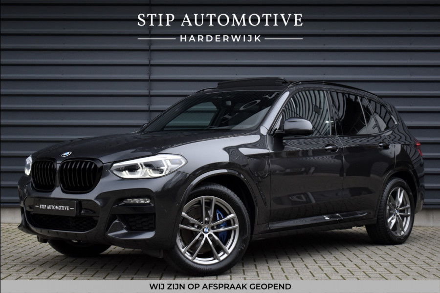BMW X3 xDrive30e High Executive M Sport | Panoramadak | Camera | Adaptief Onderstel | CarPlay | Adaptive LED | Donker Getint Glas |