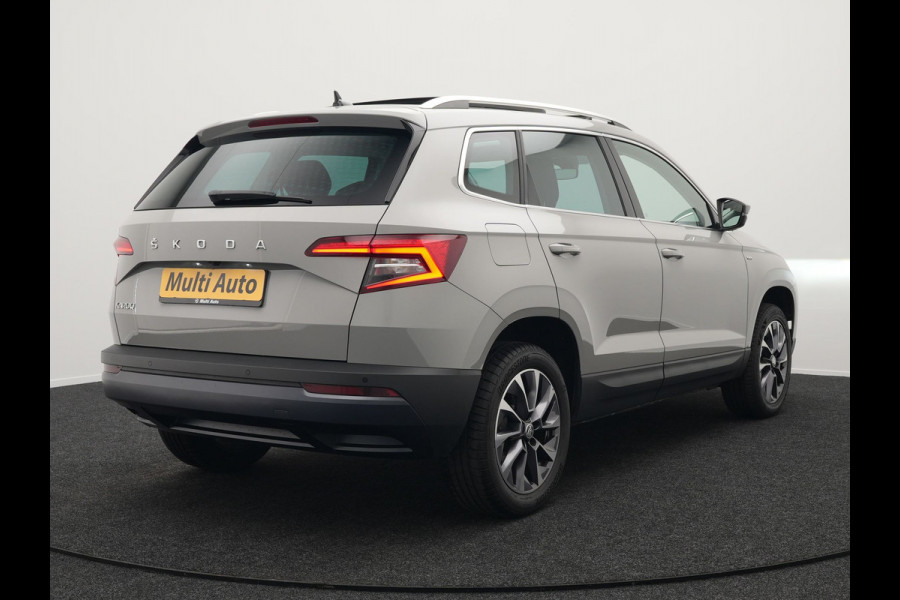 Škoda Karoq 1.5 TSI ACT Style 150pk DSG | Panodak | Trekhaak af Fabriek | Adaptive Cruise | Camera | Virtual | Apple Carplay | Sportstoelen Verwarm | 17"L.M | Keyless |