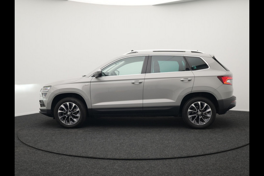 Škoda Karoq 1.5 TSI ACT Style 150pk DSG | Panodak | Trekhaak af Fabriek | Adaptive Cruise | Camera | Virtual | Apple Carplay | Sportstoelen Verwarm | 17"L.M | Keyless |