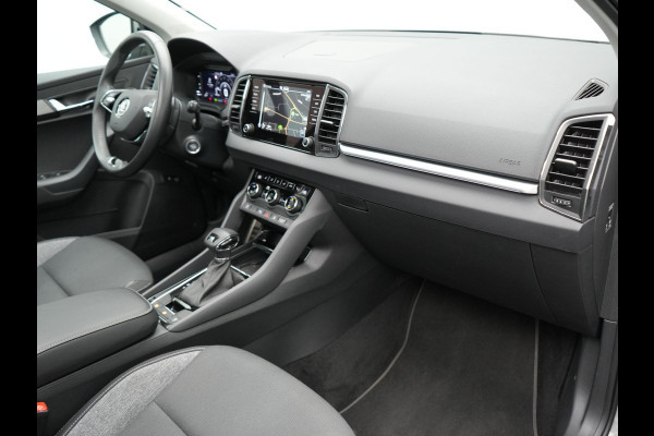Škoda Karoq 1.5 TSI ACT Style 150pk DSG | Panodak | Trekhaak af Fabriek | Adaptive Cruise | Camera | Virtual | Apple Carplay | Sportstoelen Verwarm | 17"L.M | Keyless |
