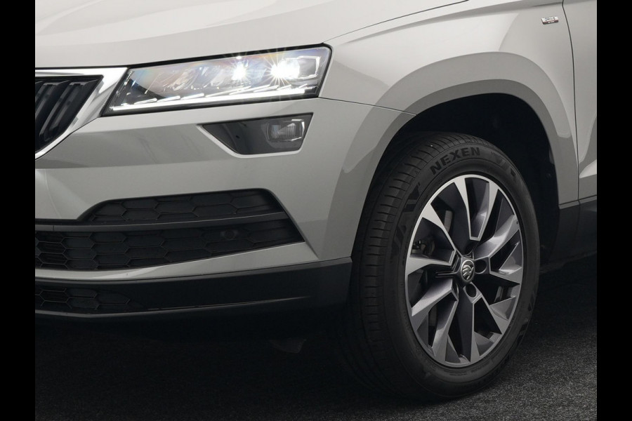 Škoda Karoq 1.5 TSI ACT Style 150pk DSG | Panodak | Trekhaak af Fabriek | Adaptive Cruise | Camera | Virtual | Apple Carplay | Sportstoelen Verwarm | 17"L.M | Keyless |