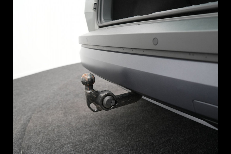 Škoda Karoq 1.5 TSI ACT Style 150pk DSG | Panodak | Trekhaak af Fabriek | Adaptive Cruise | Camera | Virtual | Apple Carplay | Sportstoelen Verwarm | 17"L.M | Keyless |