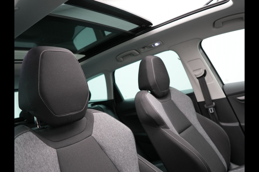 Škoda Karoq 1.5 TSI ACT Style 150pk DSG | Panodak | Trekhaak af Fabriek | Adaptive Cruise | Camera | Virtual | Apple Carplay | Sportstoelen Verwarm | 17"L.M | Keyless |
