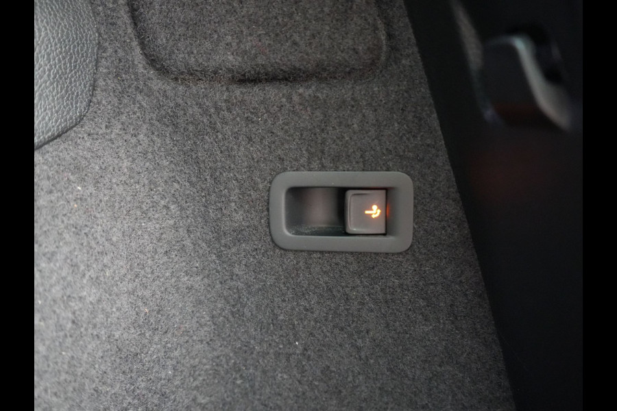 Škoda Karoq 1.5 TSI ACT Style 150pk DSG | Panodak | Trekhaak af Fabriek | Adaptive Cruise | Camera | Virtual | Apple Carplay | Sportstoelen Verwarm | 17"L.M | Keyless |