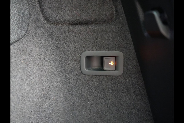 Škoda Karoq 1.5 TSI ACT Style 150pk DSG | Panodak | Trekhaak af Fabriek | Adaptive Cruise | Camera | Virtual | Apple Carplay | Sportstoelen Verwarm | 17"L.M | Keyless |
