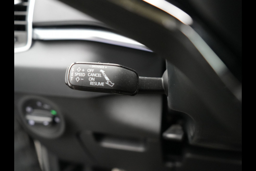 Škoda Karoq 1.5 TSI ACT Style 150pk DSG | Panodak | Trekhaak af Fabriek | Adaptive Cruise | Camera | Virtual | Apple Carplay | Sportstoelen Verwarm | 17"L.M | Keyless |