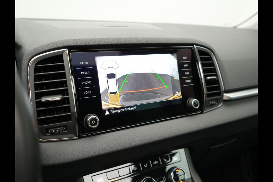 Škoda Karoq 1.5 TSI ACT Style 150pk DSG | Panodak | Trekhaak af Fabriek | Adaptive Cruise | Camera | Virtual | Apple Carplay | Sportstoelen Verwarm | 17"L.M | Keyless |