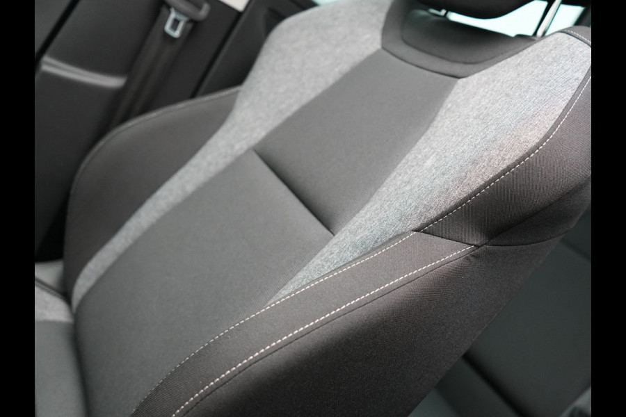 Škoda Karoq 1.5 TSI ACT Style 150pk DSG | Panodak | Trekhaak af Fabriek | Adaptive Cruise | Camera | Virtual | Apple Carplay | Sportstoelen Verwarm | 17"L.M | Keyless |