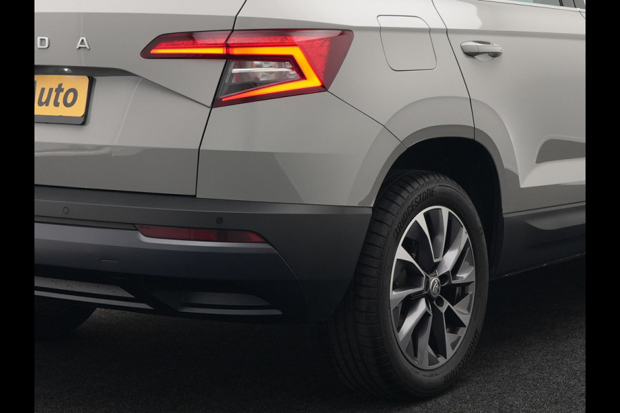 Škoda Karoq 1.5 TSI ACT Style 150pk DSG | Panodak | Trekhaak af Fabriek | Adaptive Cruise | Camera | Virtual | Apple Carplay | Sportstoelen Verwarm | 17"L.M | Keyless |