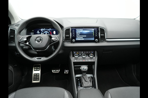 Škoda Karoq 1.5 TSI ACT Style 150pk DSG | Panodak | Trekhaak af Fabriek | Adaptive Cruise | Camera | Virtual | Apple Carplay | Sportstoelen Verwarm | 17"L.M | Keyless |