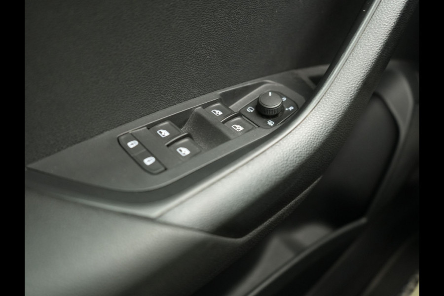 Škoda Karoq 1.5 TSI ACT Style 150pk DSG | Panodak | Trekhaak af Fabriek | Adaptive Cruise | Camera | Virtual | Apple Carplay | Sportstoelen Verwarm | 17"L.M | Keyless |