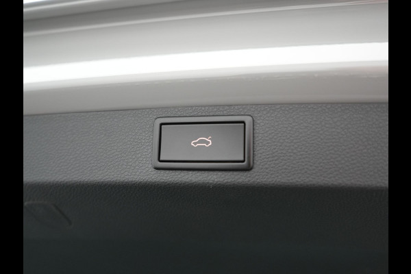 Škoda Karoq 1.5 TSI ACT Style 150pk DSG | Panodak | Trekhaak af Fabriek | Adaptive Cruise | Camera | Virtual | Apple Carplay | Sportstoelen Verwarm | 17"L.M | Keyless |