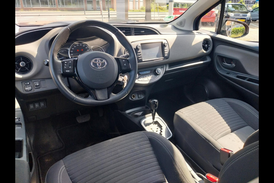 Toyota Yaris 1.5 Hybrid Design Red | Climate Control | Lichtmetalen velgen | Camera |
