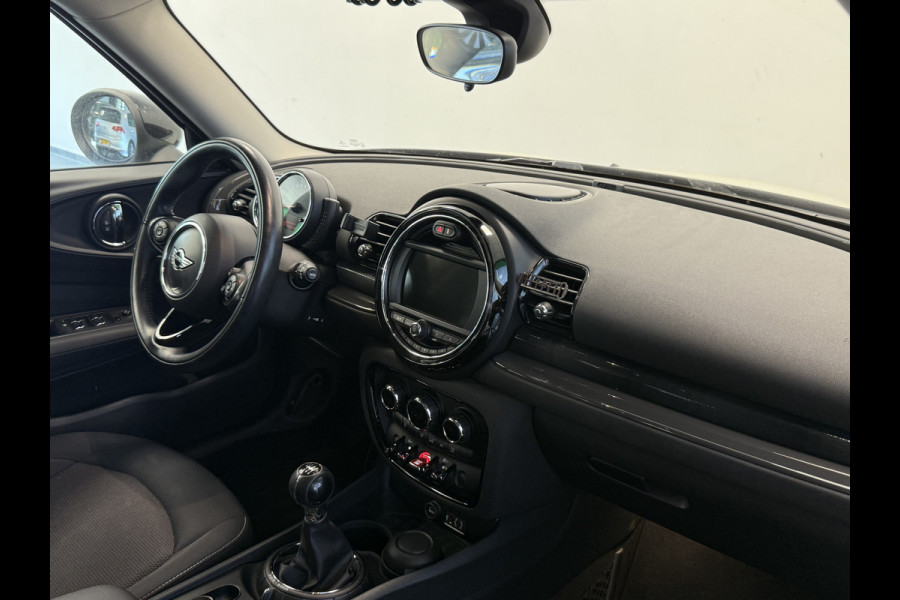 MINI Clubman 1.5 Cooper Pepper Serious Business Navigatie Full-led ClimateControl