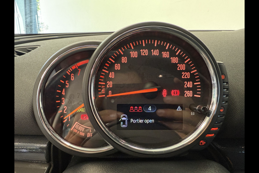 MINI Clubman 1.5 Cooper Pepper Serious Business Navigatie Full-led ClimateControl