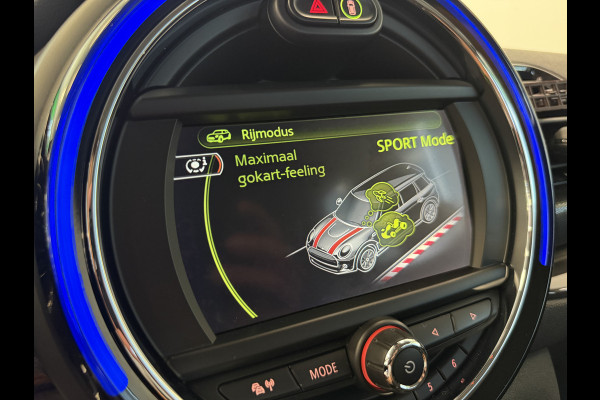 MINI Clubman 1.5 Cooper Pepper Serious Business Navigatie Full-led ClimateControl
