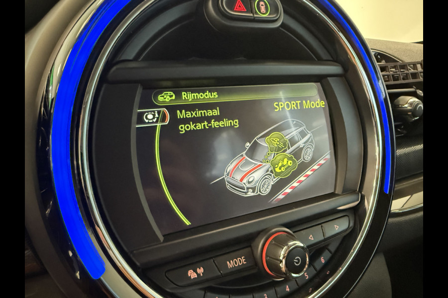 MINI Clubman 1.5 Cooper Pepper Serious Business Navigatie Full-led ClimateControl