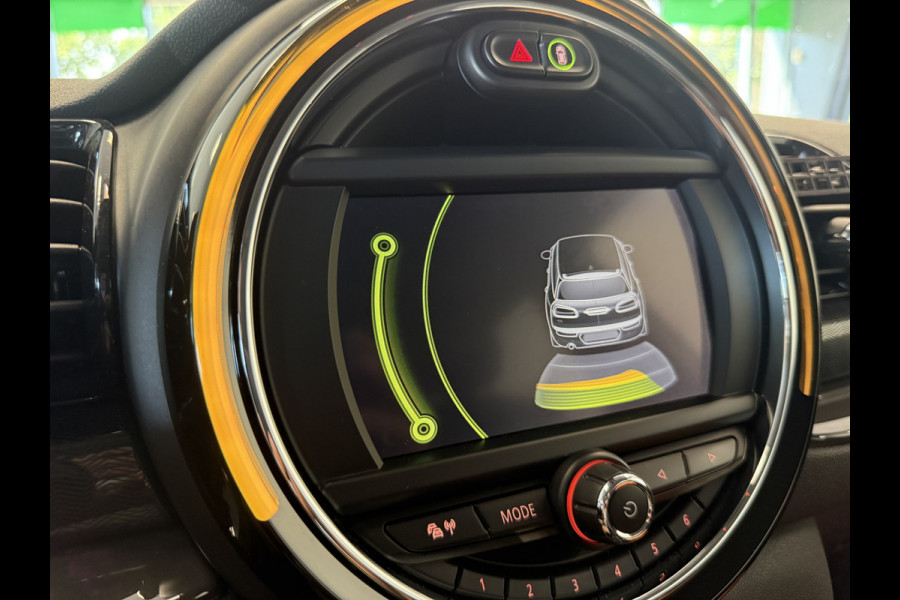 MINI Clubman 1.5 Cooper Pepper Serious Business Navigatie Full-led ClimateControl