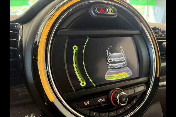 MINI Clubman 1.5 Cooper Pepper Serious Business Navigatie Full-led ClimateControl