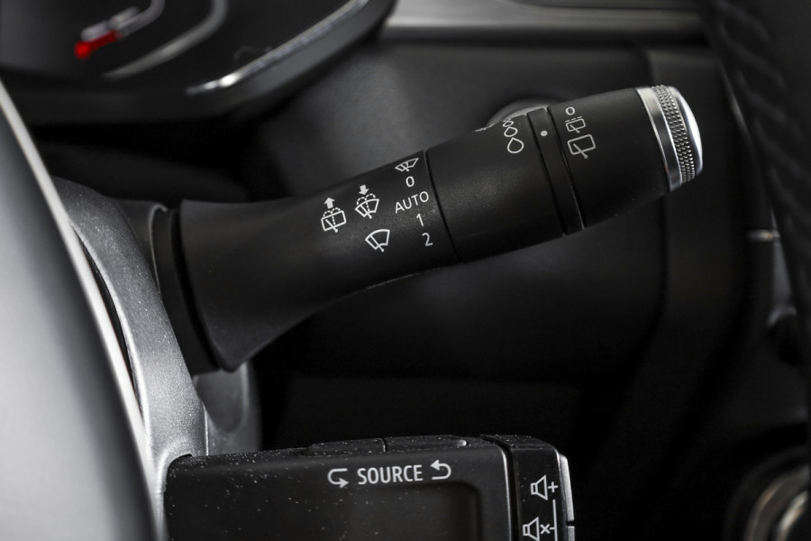 Renault Captur 1.3 TCe 140 PK Intens - Automaat | Cruise | PDC | 360 Camera | App. Connect | ECC | Multi-Sense | LM 18" |