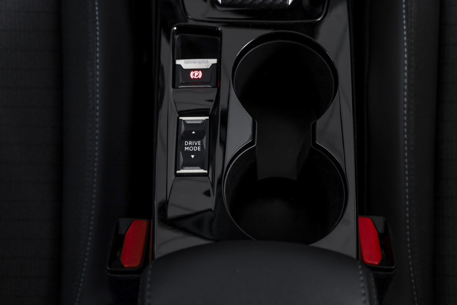 Peugeot 2008 1.2 PureTech Allure Pack 130 PK - Automaat | Dig. Cockpit | PDC | Camera | NAV + App, Connect | ECC | DAB | LM 17" |