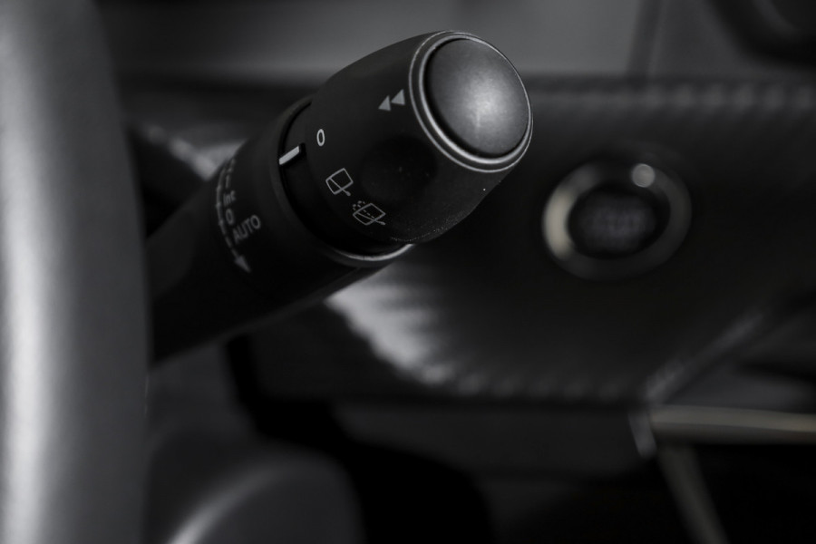 Peugeot 2008 1.2 PureTech Allure Pack 130 PK - Automaat | Dig. Cockpit | PDC | Camera | NAV + App, Connect | ECC | DAB | LM 17" |