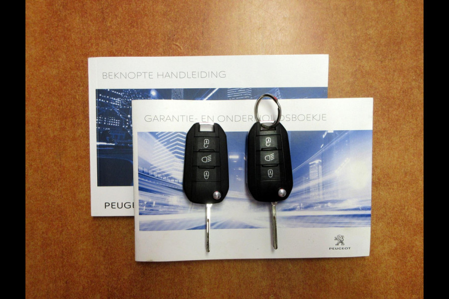 Peugeot 5008 1.2 PureTech Allure*7persoons*Leder*Trekhaak*
