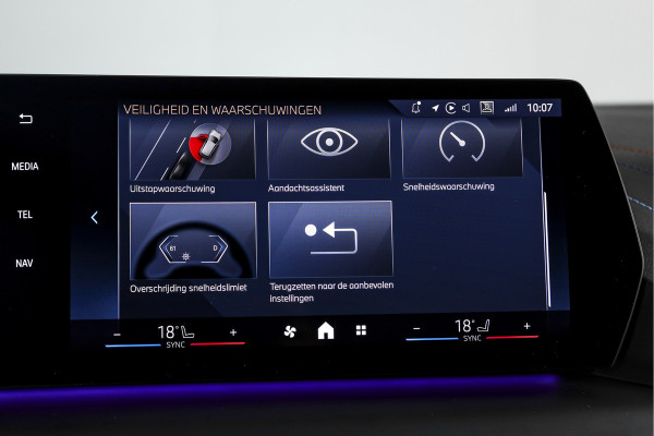 BMW 1-serie 120 M Sport (Nieuw Model) - Automaat | Dig. Cockpit | Adapt. Cruise | Stoelverw. | PDC | Camera | NAV + App. Connect | ECC | DAB | LM 18" | 4288