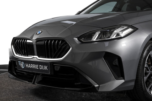 BMW 1-serie 120 M Sport (Nieuw Model) - Automaat | Dig. Cockpit | Adapt. Cruise | Stoelverw. | PDC | Camera | NAV + App. Connect | ECC | DAB | LM 18" | 4288