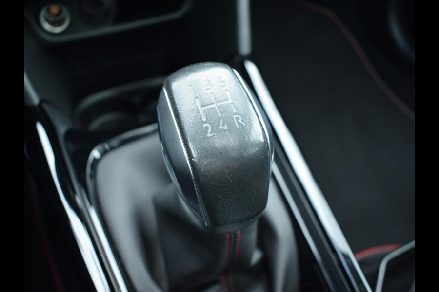 Peugeot 2008 1.2 PureTech GT-line PANORAMA DAK | NAVI & CARPLAY | ACHTERUITRIJCAMERA | E.C.C. |