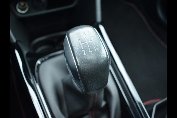 Peugeot 2008 1.2 PureTech GT-line PANORAMA DAK | NAVI & CARPLAY | ACHTERUITRIJCAMERA | E.C.C. |