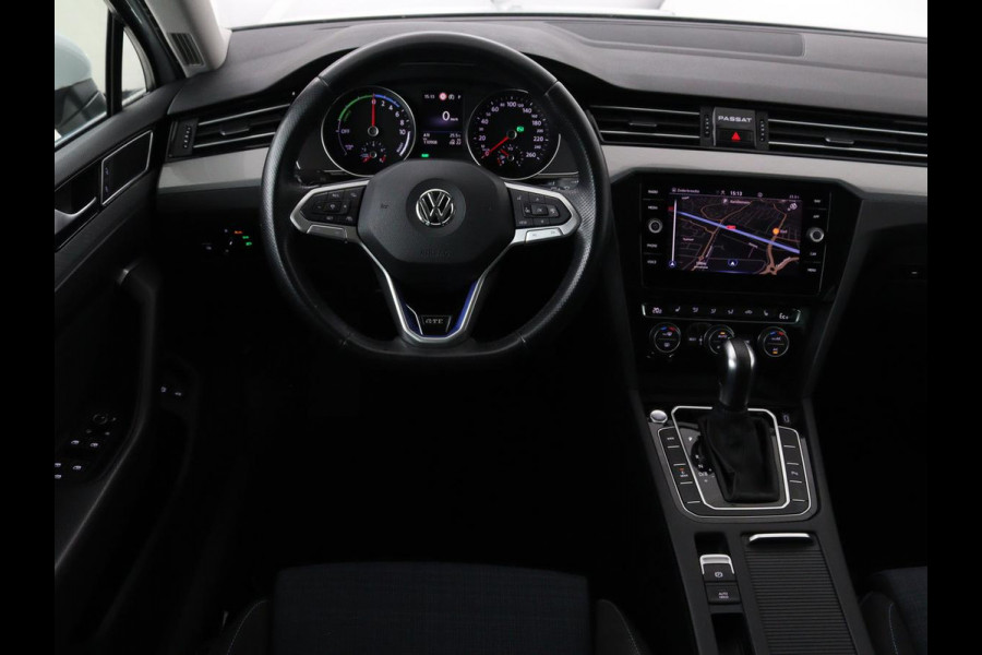 Volkswagen Passat Variant 1.4 TSI PHEV GTE Business | Panoramadak | Massage | Stoelverwarming | Adaptive cruise | Camera | Elektrische achterklep