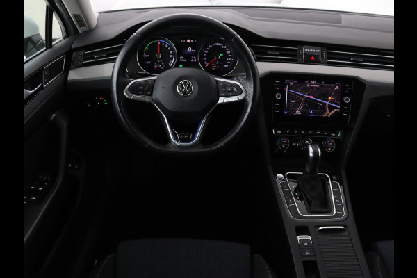 Volkswagen Passat Variant 1.4 TSI PHEV GTE Business | Panoramadak | Massage | Stoelverwarming | Adaptive cruise | Camera | Elektrische achterklep