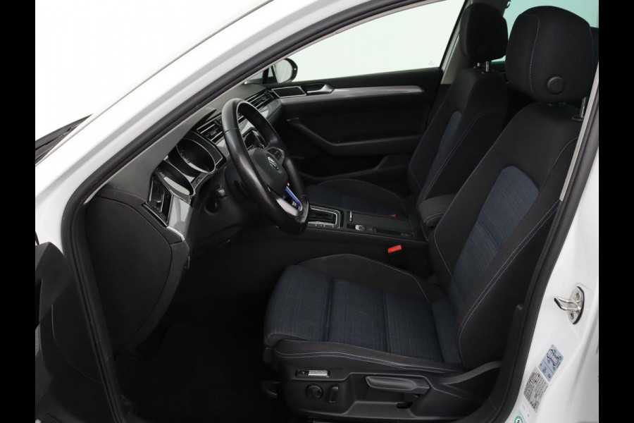 Volkswagen Passat Variant 1.4 TSI PHEV GTE Business | Panoramadak | Massage | Stoelverwarming | Adaptive cruise | Camera | Elektrische achterklep
