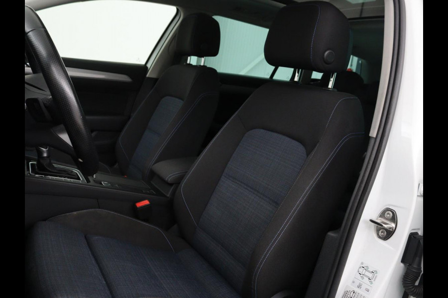 Volkswagen Passat Variant 1.4 TSI PHEV GTE Business | Panoramadak | Massage | Stoelverwarming | Adaptive cruise | Camera | Elektrische achterklep