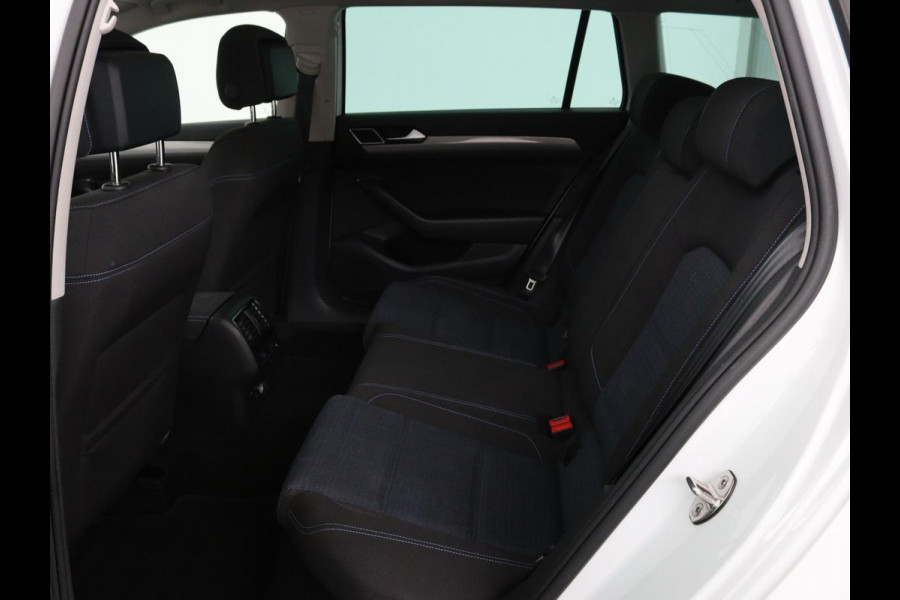 Volkswagen Passat Variant 1.4 TSI PHEV GTE Business | Panoramadak | Massage | Stoelverwarming | Adaptive cruise | Camera | Elektrische achterklep
