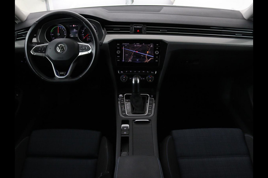 Volkswagen Passat Variant 1.4 TSI PHEV GTE Business | Panoramadak | Massage | Stoelverwarming | Adaptive cruise | Camera | Elektrische achterklep