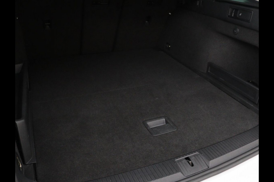 Volkswagen Passat Variant 1.4 TSI PHEV GTE Business | Panoramadak | Massage | Stoelverwarming | Adaptive cruise | Camera | Elektrische achterklep