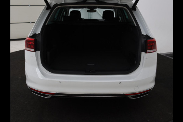 Volkswagen Passat Variant 1.4 TSI PHEV GTE Business | Panoramadak | Massage | Stoelverwarming | Adaptive cruise | Camera | Elektrische achterklep