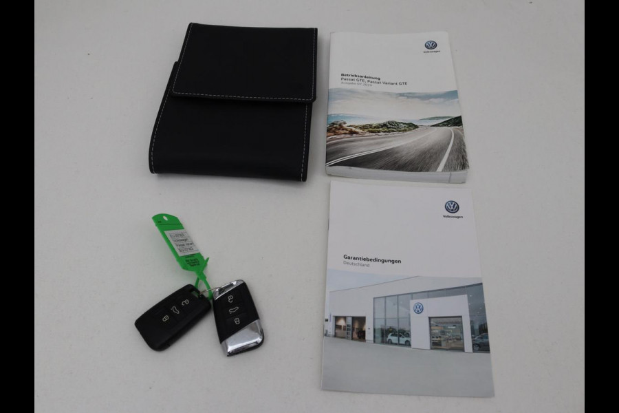 Volkswagen Passat Variant 1.4 TSI PHEV GTE Business | Panoramadak | Massage | Stoelverwarming | Adaptive cruise | Camera | Elektrische achterklep