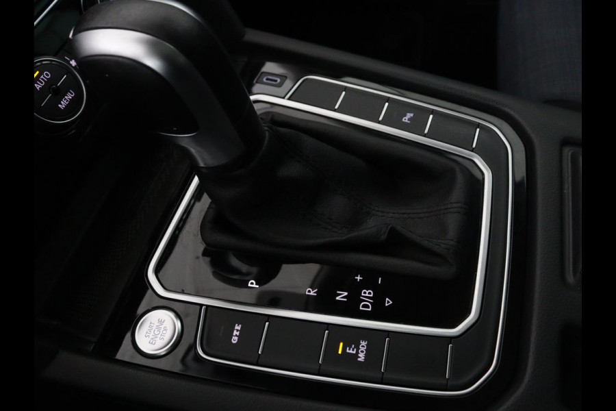 Volkswagen Passat Variant 1.4 TSI PHEV GTE Business | Panoramadak | Massage | Stoelverwarming | Adaptive cruise | Camera | Elektrische achterklep