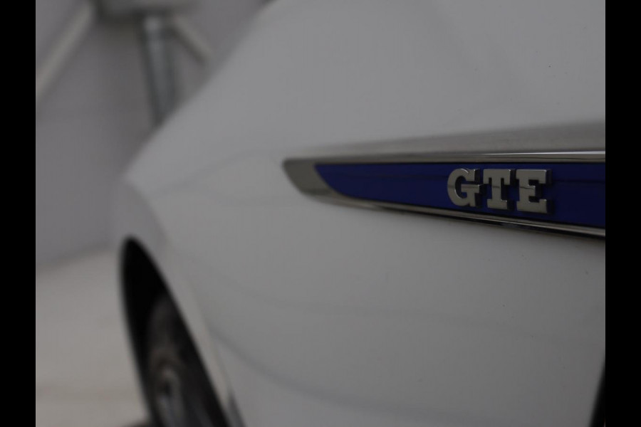 Volkswagen Passat Variant 1.4 TSI PHEV GTE Business | Panoramadak | Massage | Stoelverwarming | Adaptive cruise | Camera | Elektrische achterklep