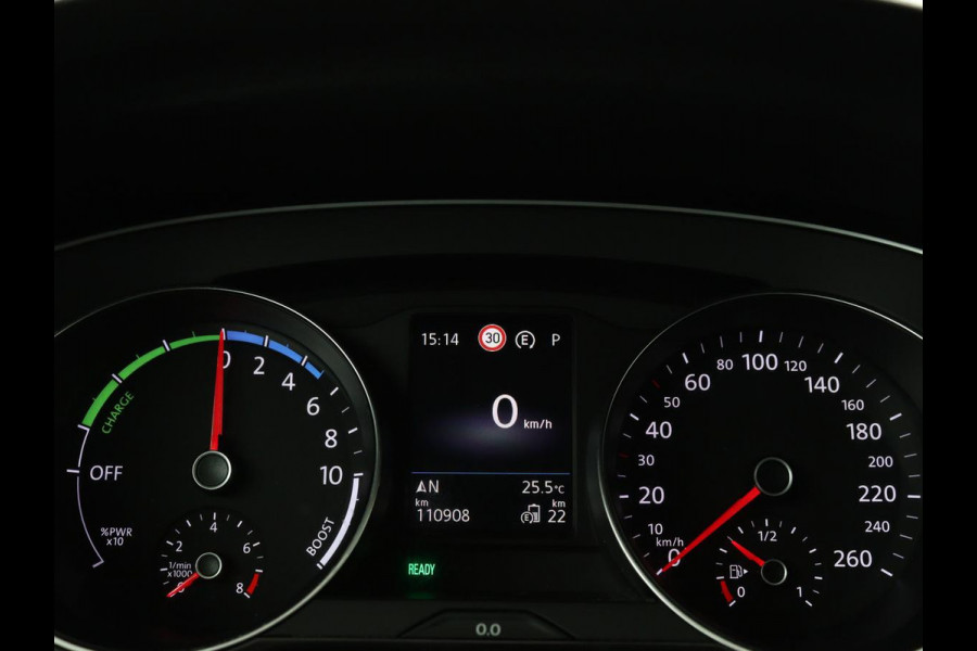 Volkswagen Passat Variant 1.4 TSI PHEV GTE Business | Panoramadak | Massage | Stoelverwarming | Adaptive cruise | Camera | Elektrische achterklep
