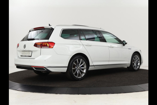 Volkswagen Passat Variant 1.4 TSI PHEV GTE Business | Panoramadak | Massage | Stoelverwarming | Adaptive cruise | Camera | Elektrische achterklep