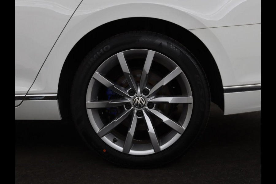 Volkswagen Passat Variant 1.4 TSI PHEV GTE Business | Panoramadak | Massage | Stoelverwarming | Adaptive cruise | Camera | Elektrische achterklep