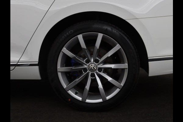 Volkswagen Passat Variant 1.4 TSI PHEV GTE Business | Panoramadak | Massage | Stoelverwarming | Adaptive cruise | Camera | Elektrische achterklep