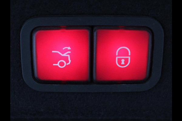 Mercedes-Benz C-Klasse 180 Business Solution AMG | Panoramadak | Leder | Stoelverwarming | Cruise control | 360 Camera | Elektrische achterklep | Carplay | Burmester