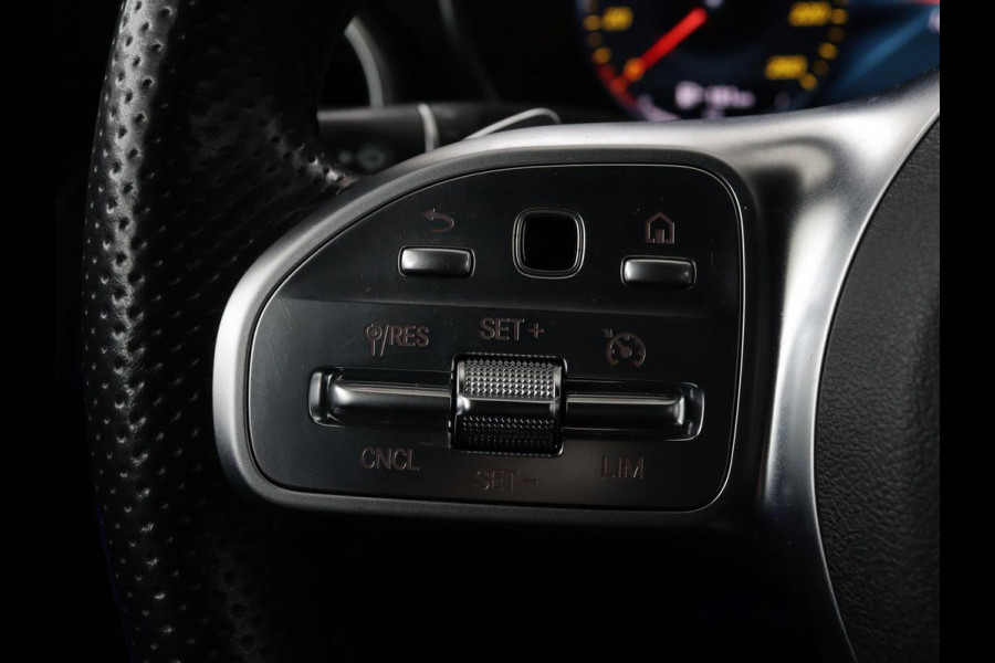 Mercedes-Benz C-Klasse 180 Business Solution AMG | Panoramadak | Leder | Stoelverwarming | Cruise control | 360 Camera | Elektrische achterklep | Carplay | Burmester